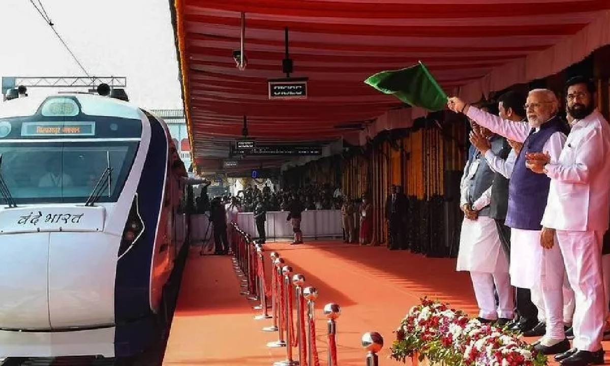 PM Modi flags off Vande Bharat express n MumbaiPM Narendra Modi
CM Eknath Shinde 